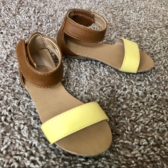 Old Navy Other - Brown and pale yellow girls sandals (TODDLER)
